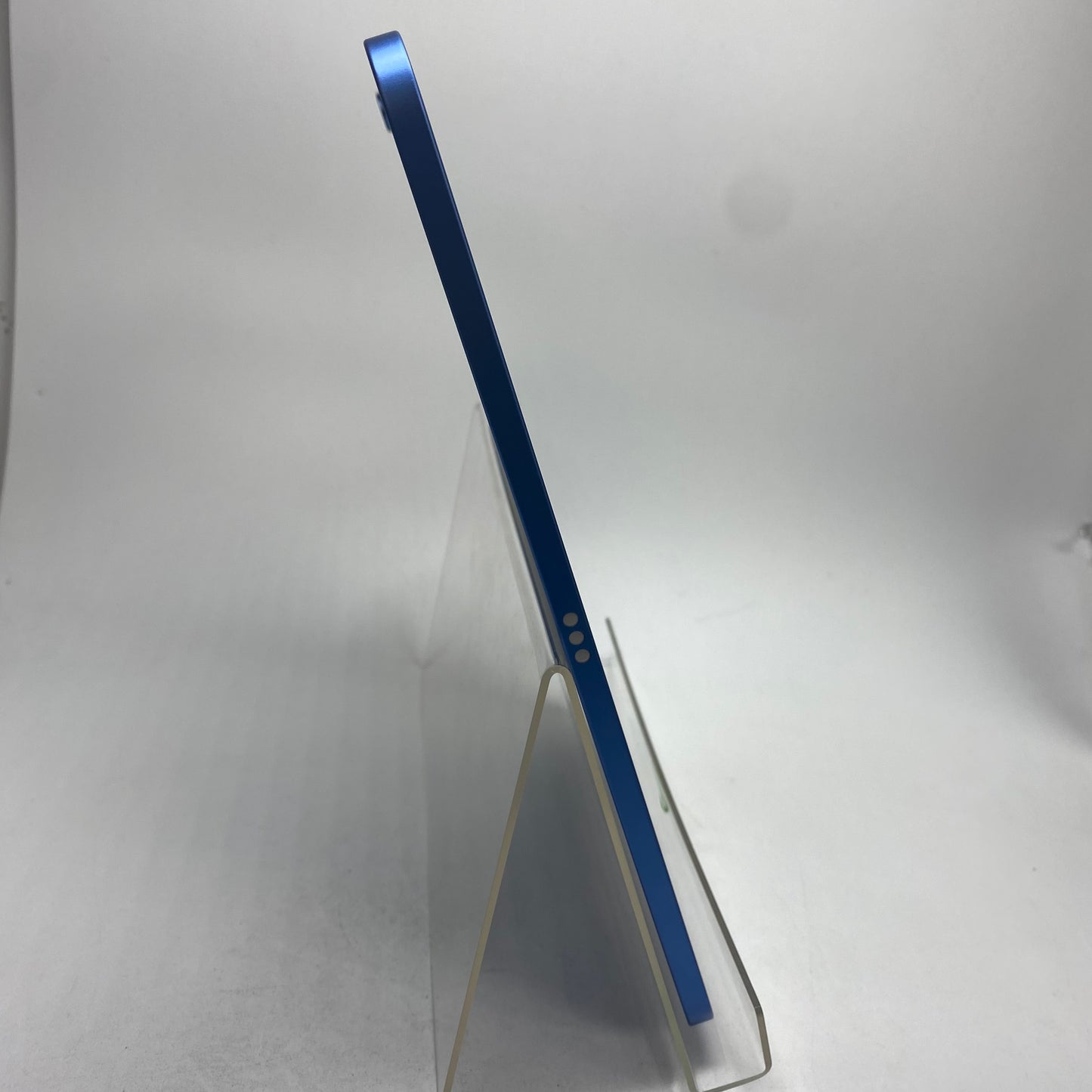 WiFi Only Apple iPad 10th Gen 64GB 18.3.1 Blue MPQ13LL/A