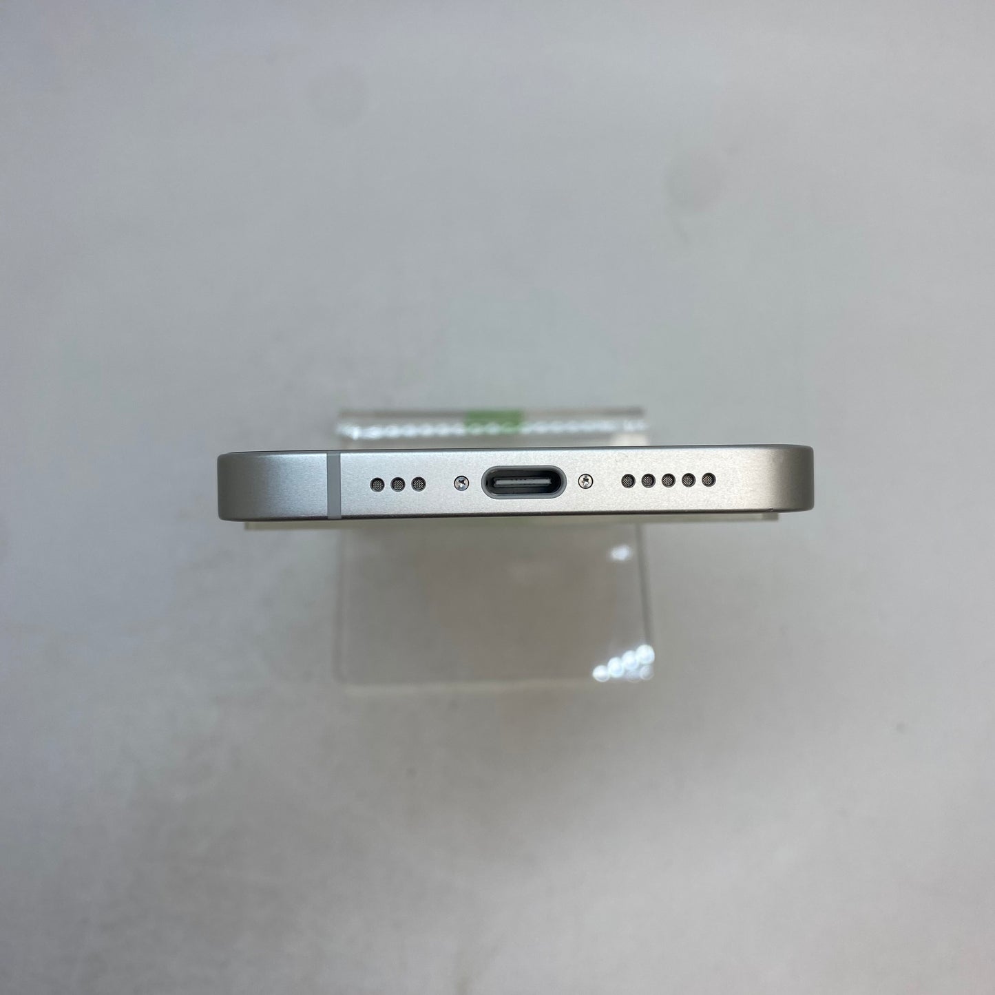 Factory Unlocked Apple iPhone 16e 128GB White MD0E4LL/A
