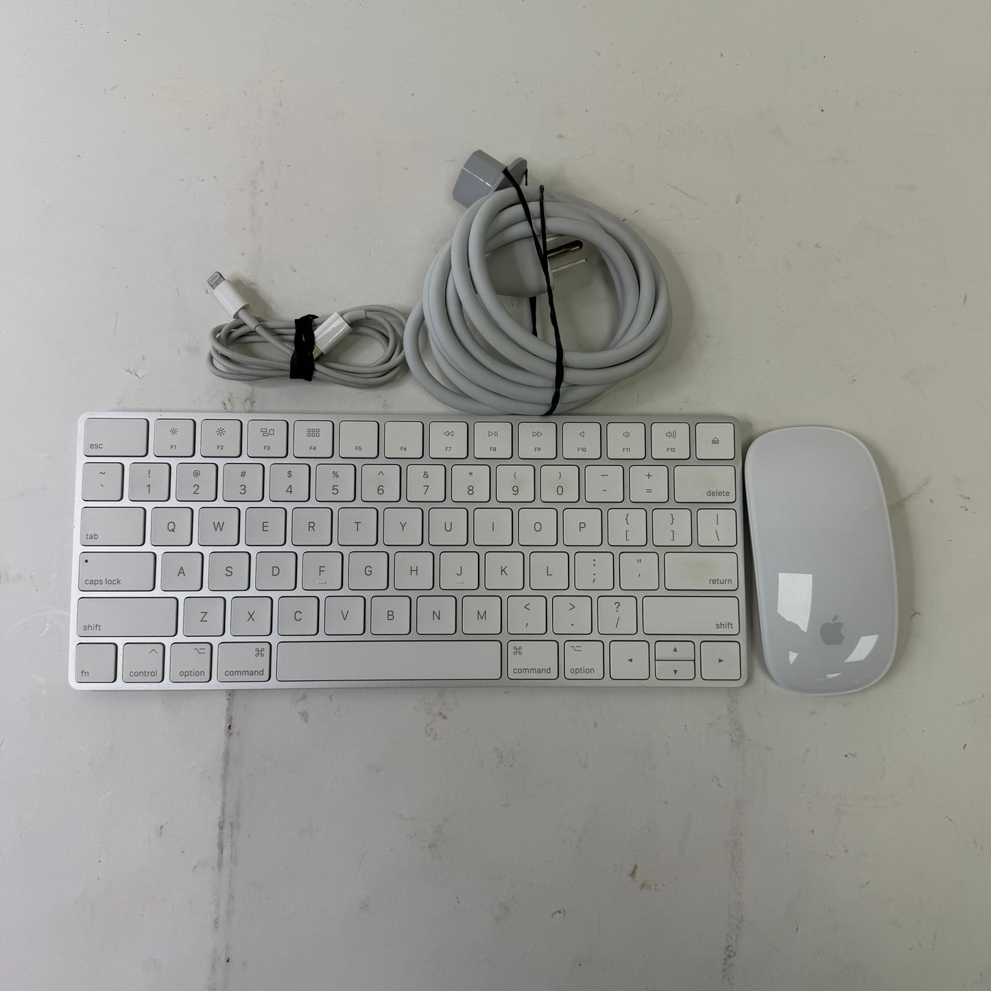 2019 Apple iMac 21.5" i5 3.0GHz 8GB RAM 256GB SSD Silver A2116