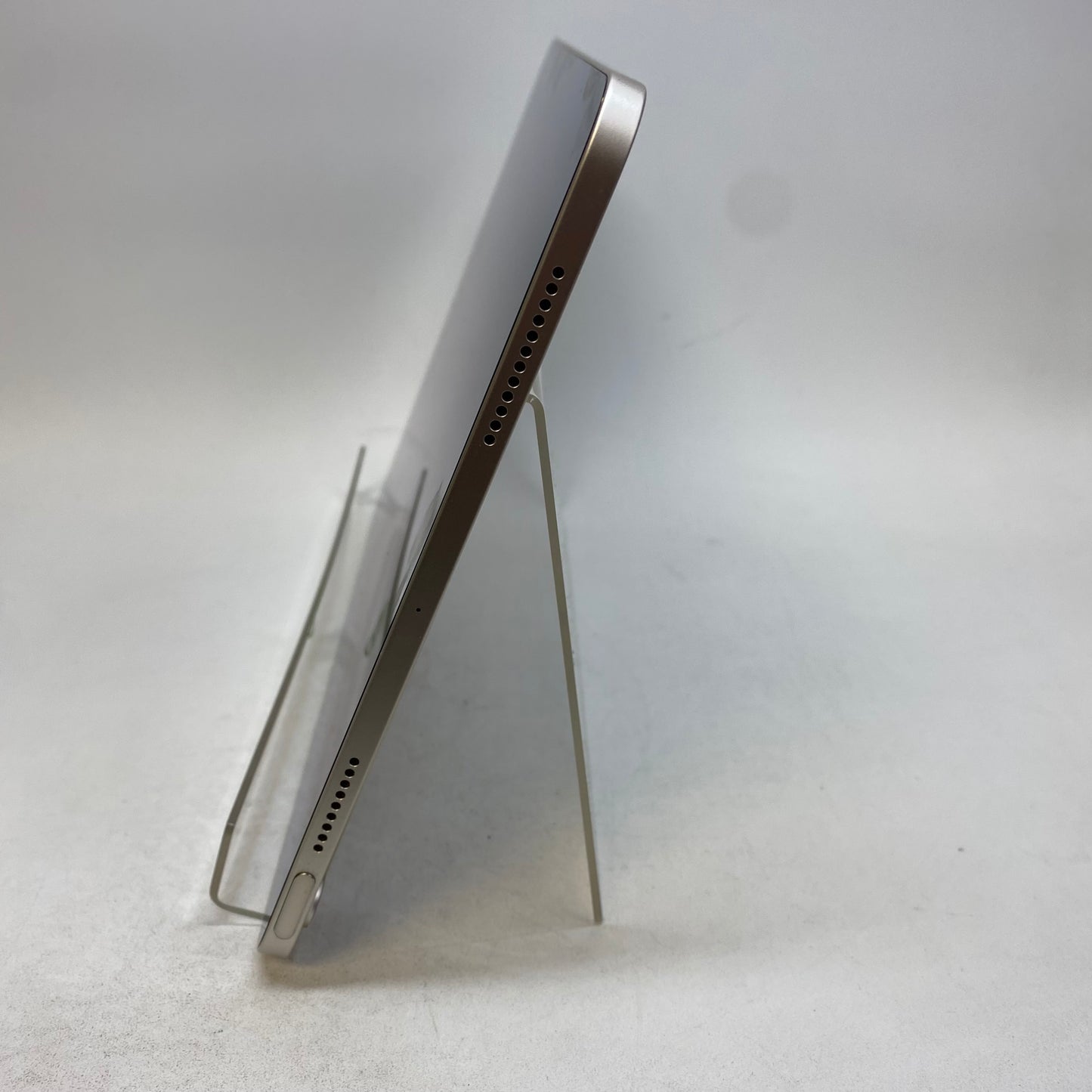 WiFi Only Apple iPad Air 5th Gen 64GB Starlight MM9F3LL/A