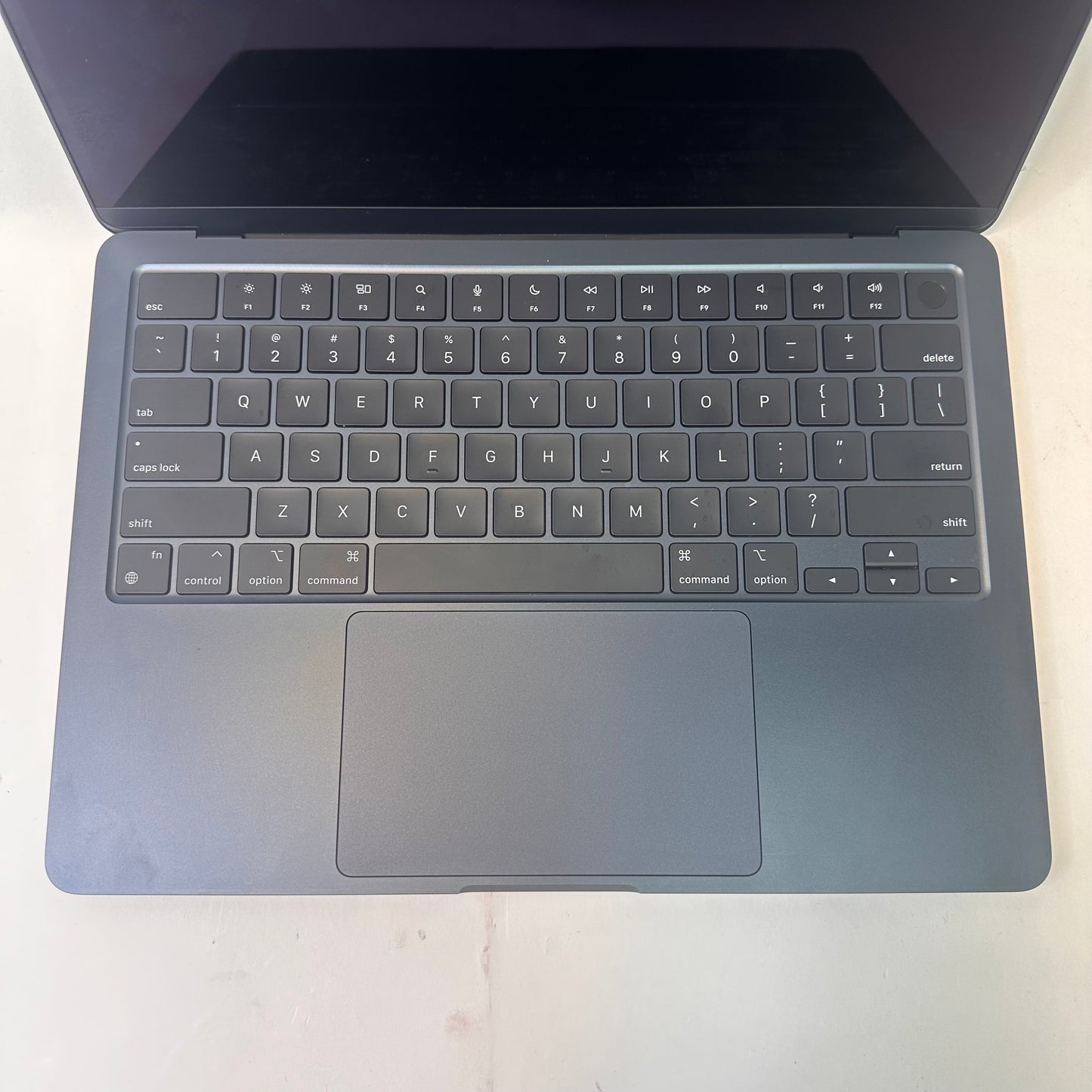 2022 Apple MacBook Air 13.6" M2 8C GPU 3.5GHz 16GB RAM 256GB SSD A2681