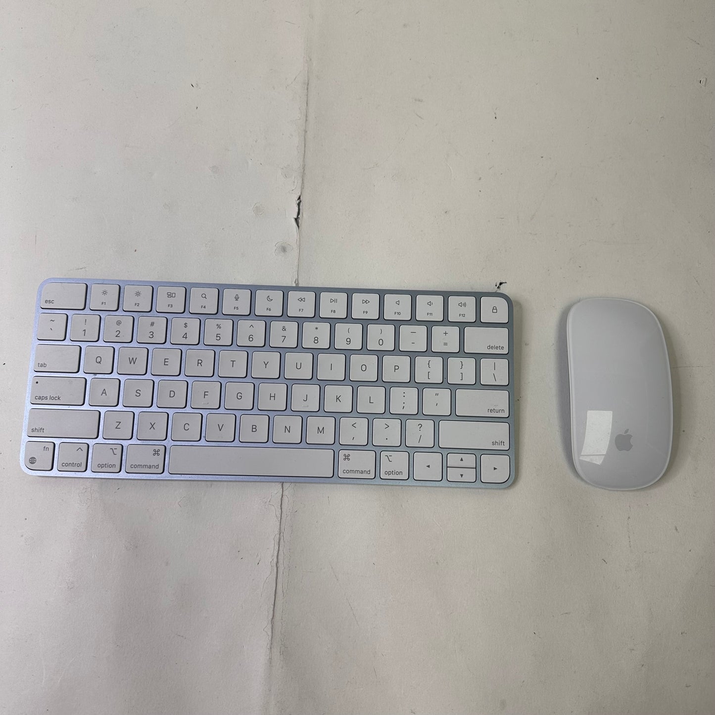 2021 Apple iMac 24" M1 3.2GHz 8GB RAM 256GB SSD Silver A2439