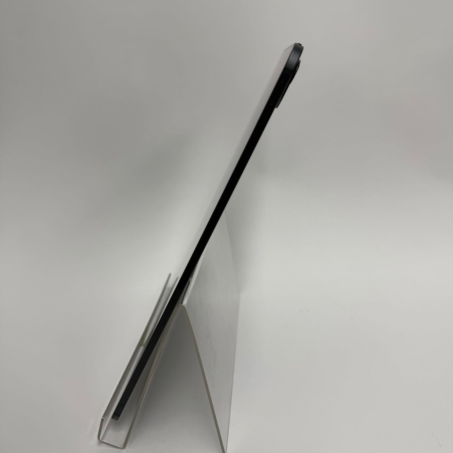 Factory Unlocked Apple iPad Pro 13" M5 256GB Space Black ME7W4LL/A