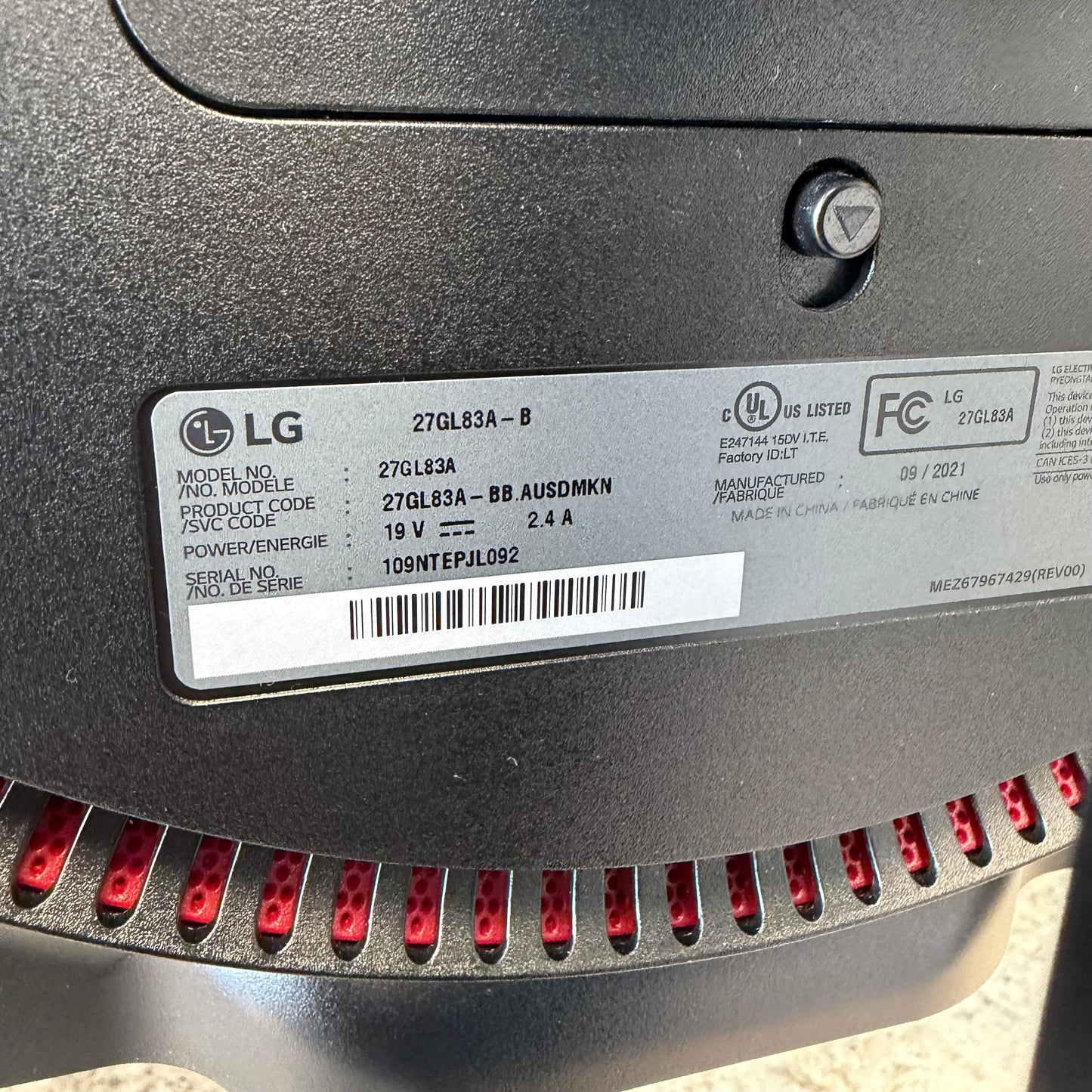 LG 27" UltraGear 27GL83A-B QHD LCD IPS Gaming Monitor