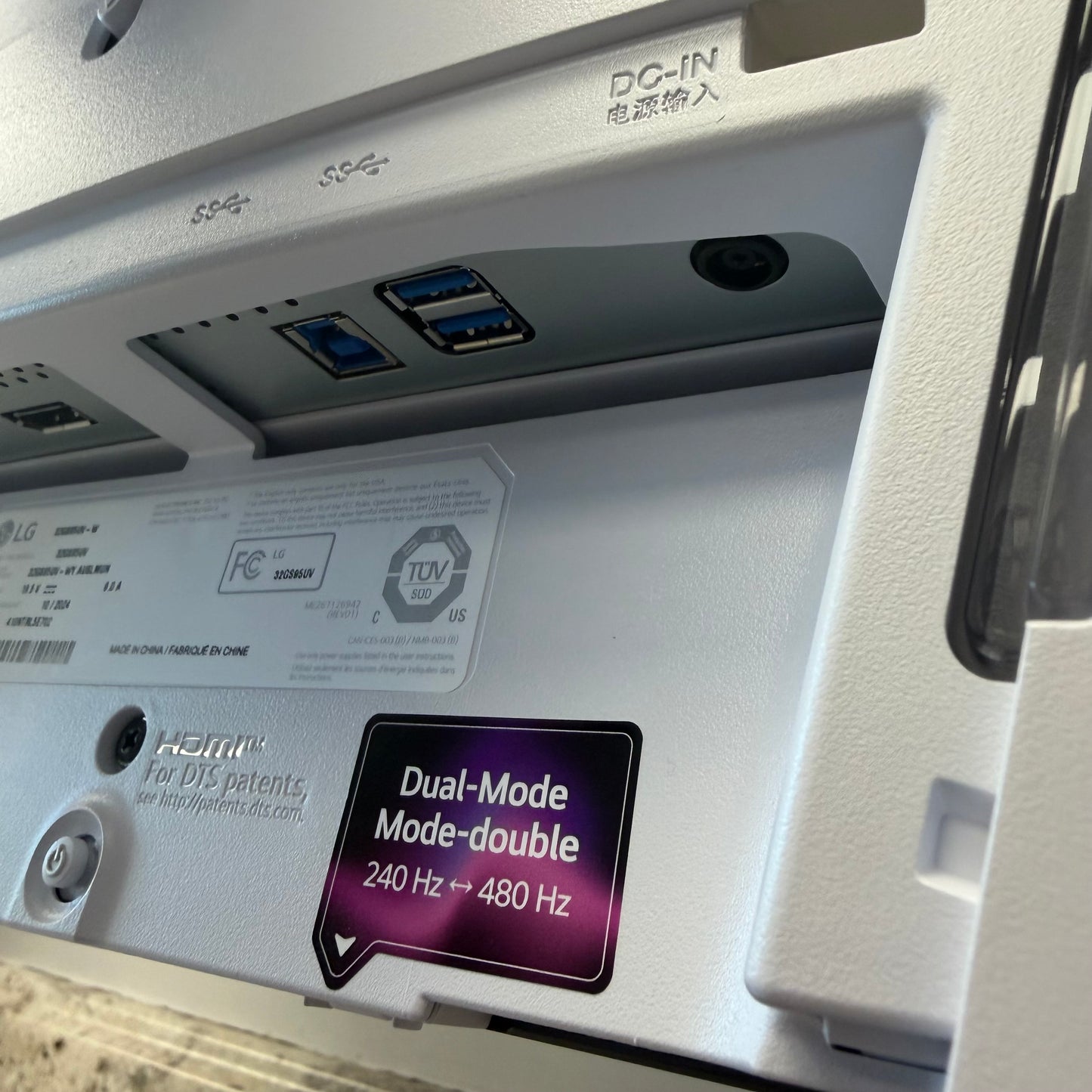 LG 32" 32GS95UV-W 4K UHD Ultragear OLED 240Hz Gaming Monitor