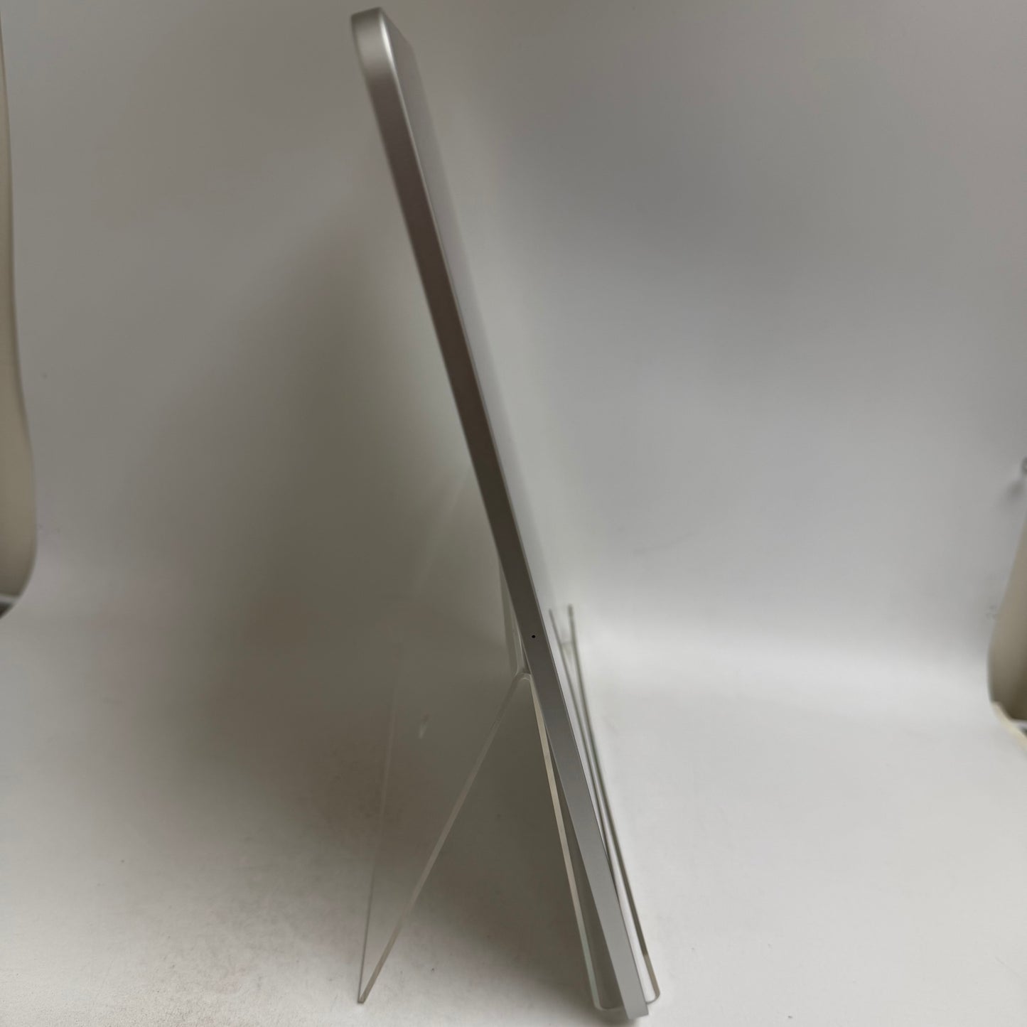 WiFi Only Apple iPad Pro 12.9" 6th Gen 256GB Silver MNXT3LL/A