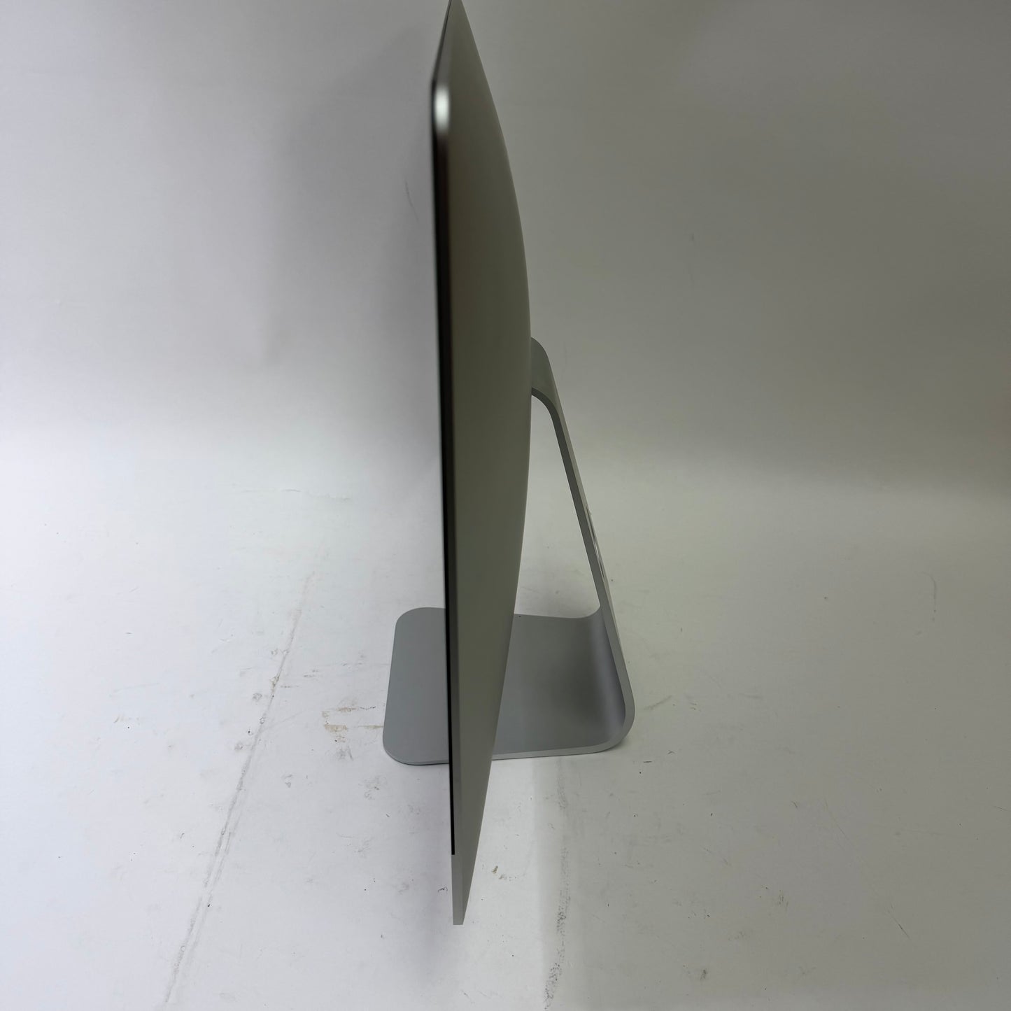 2019 Apple iMac 21.5" i5 3.0GHz 8GB RAM 256GB SSD Silver A2116