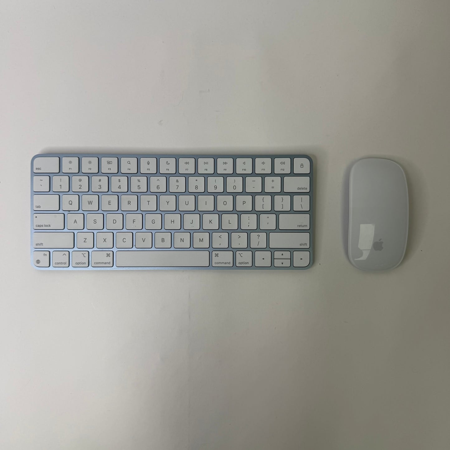 2023 Apple iMac 24" M3 4.0GHz 16GB RAM 512GB SSD Blue A2874