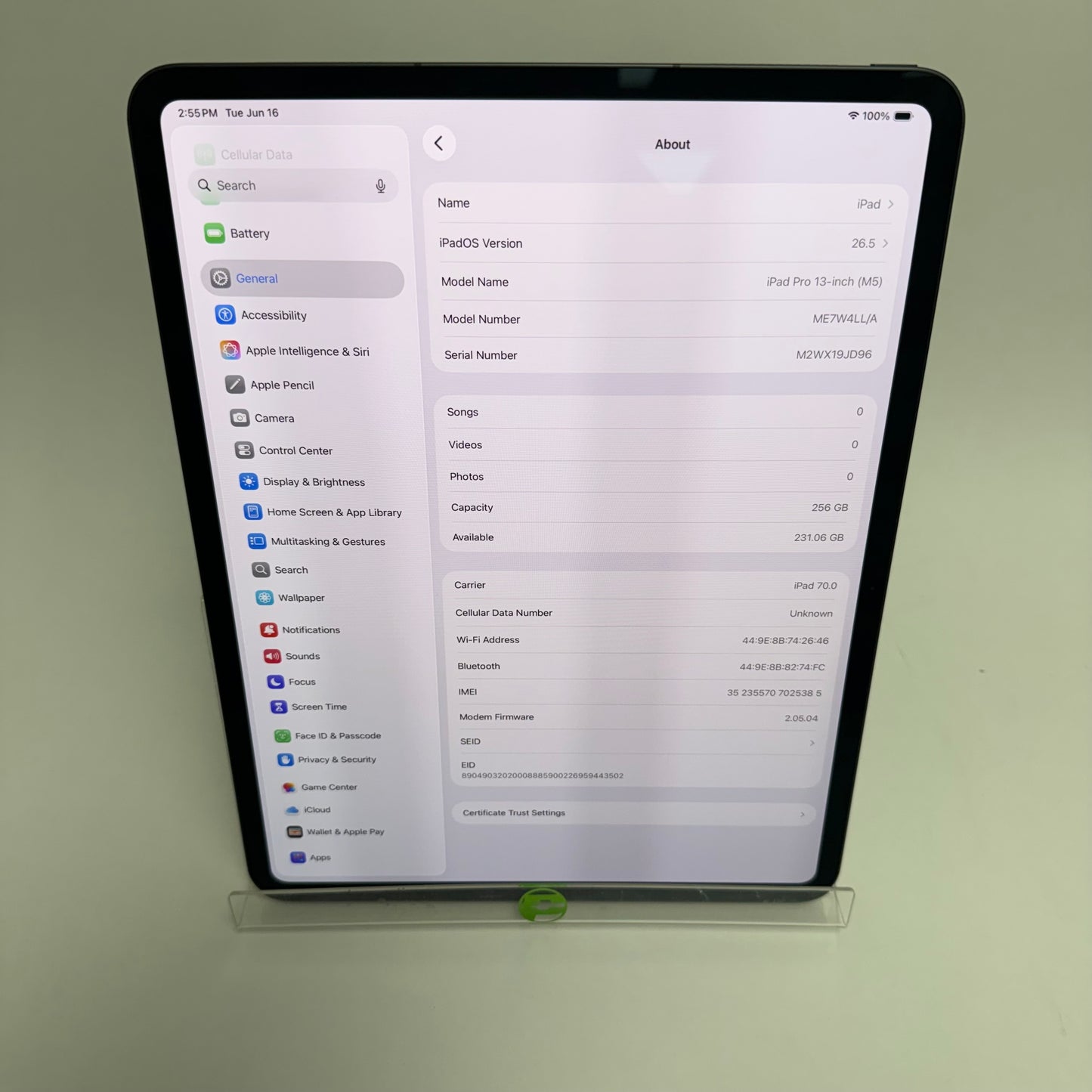 Factory Unlocked Apple iPad Pro 13" M5 256GB Space Black ME7W4LL/A