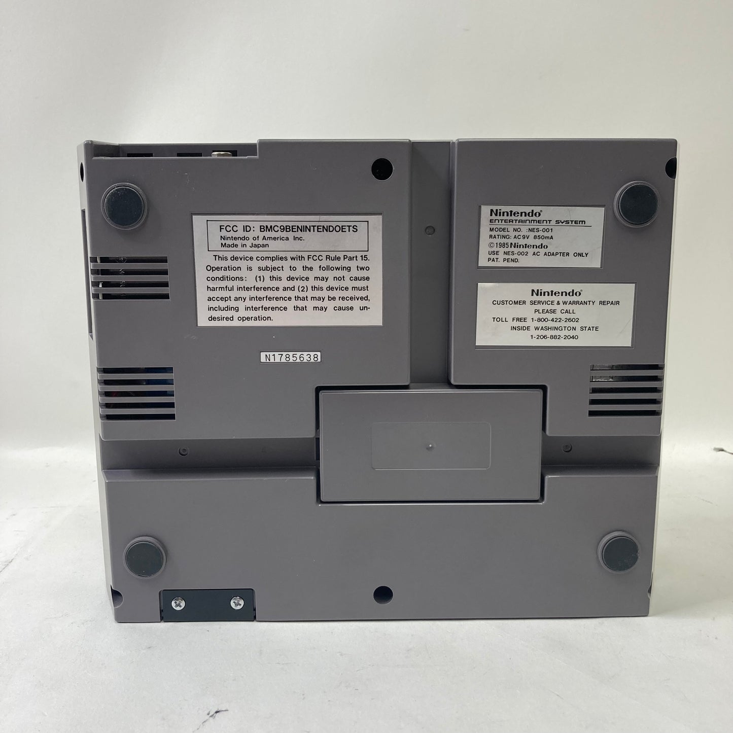Nintendo Entertainment System NES Video Game Console NES-001 Gray