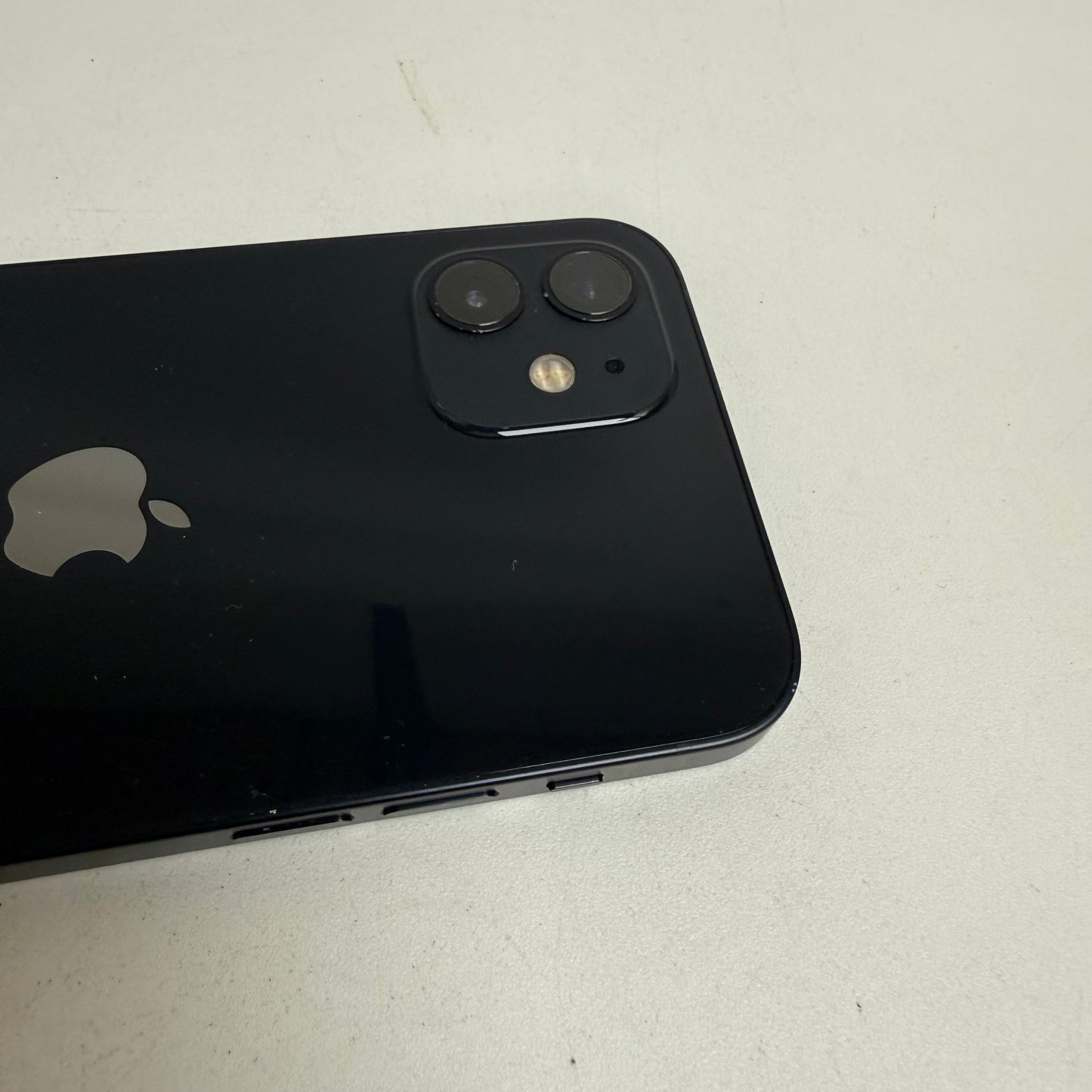 Broken Unlocked Apple iPhone 12 256GB 18.7.1 MGFF3LL/A Bad Batt