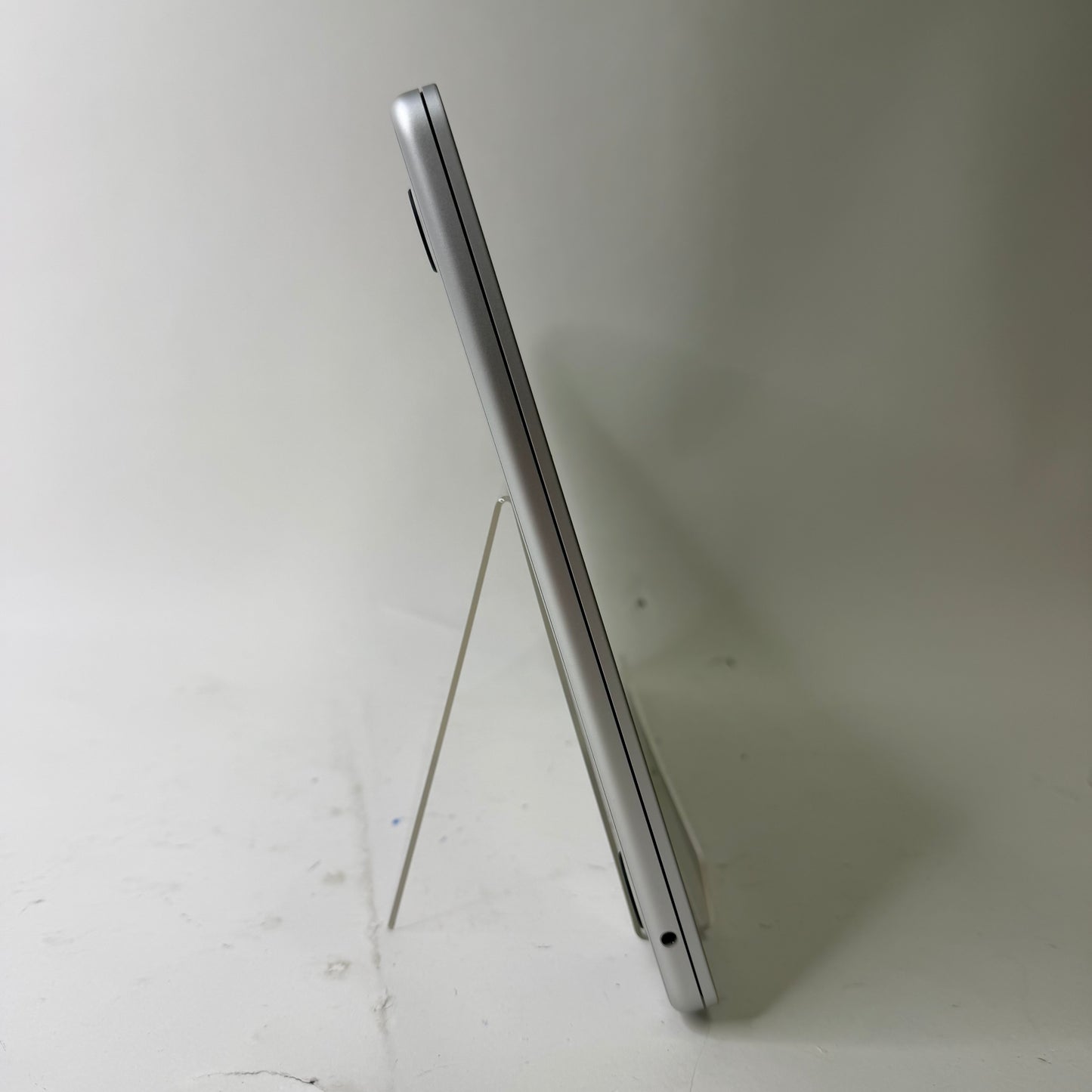 2022 Apple MacBook Air 13.6" M2 8 Core 3.5GHz 8GB RAM 256GB SSD A2681