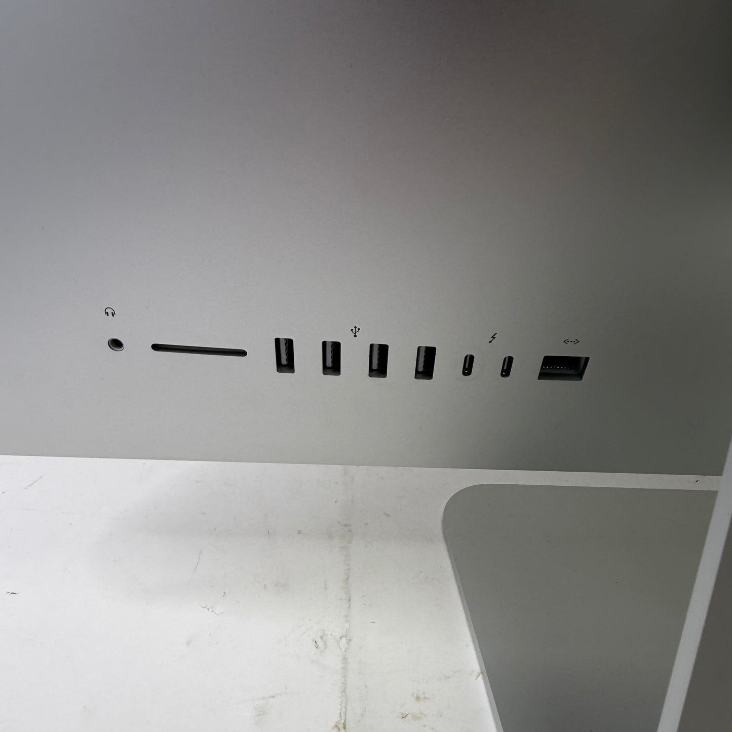 2019 Apple iMac 21.5" i5 3.0GHz 8GB RAM 256GB SSD Silver A2116