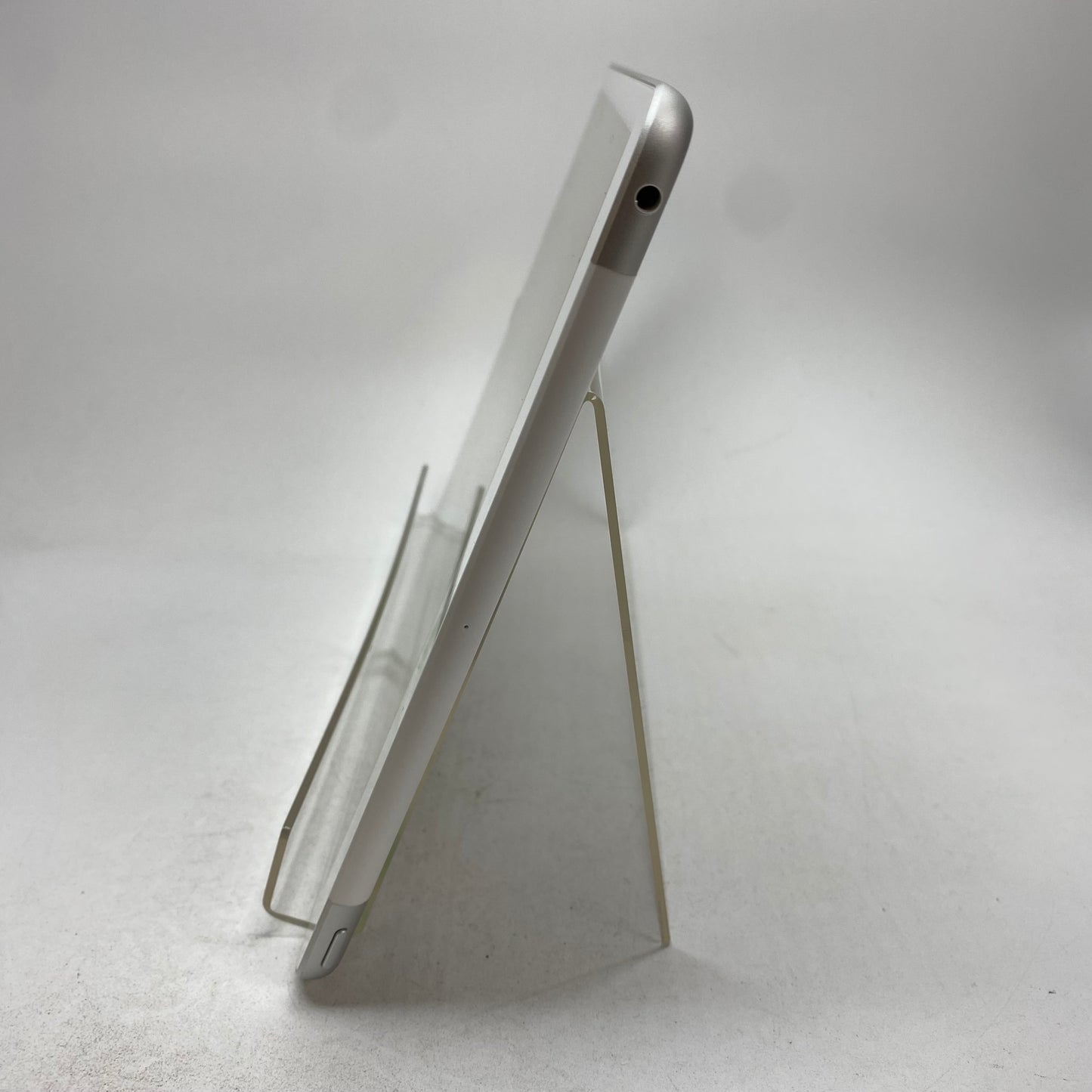 Factory Unlocked Apple iPad 8th Gen 32GB Silver MYMQ2LL/A