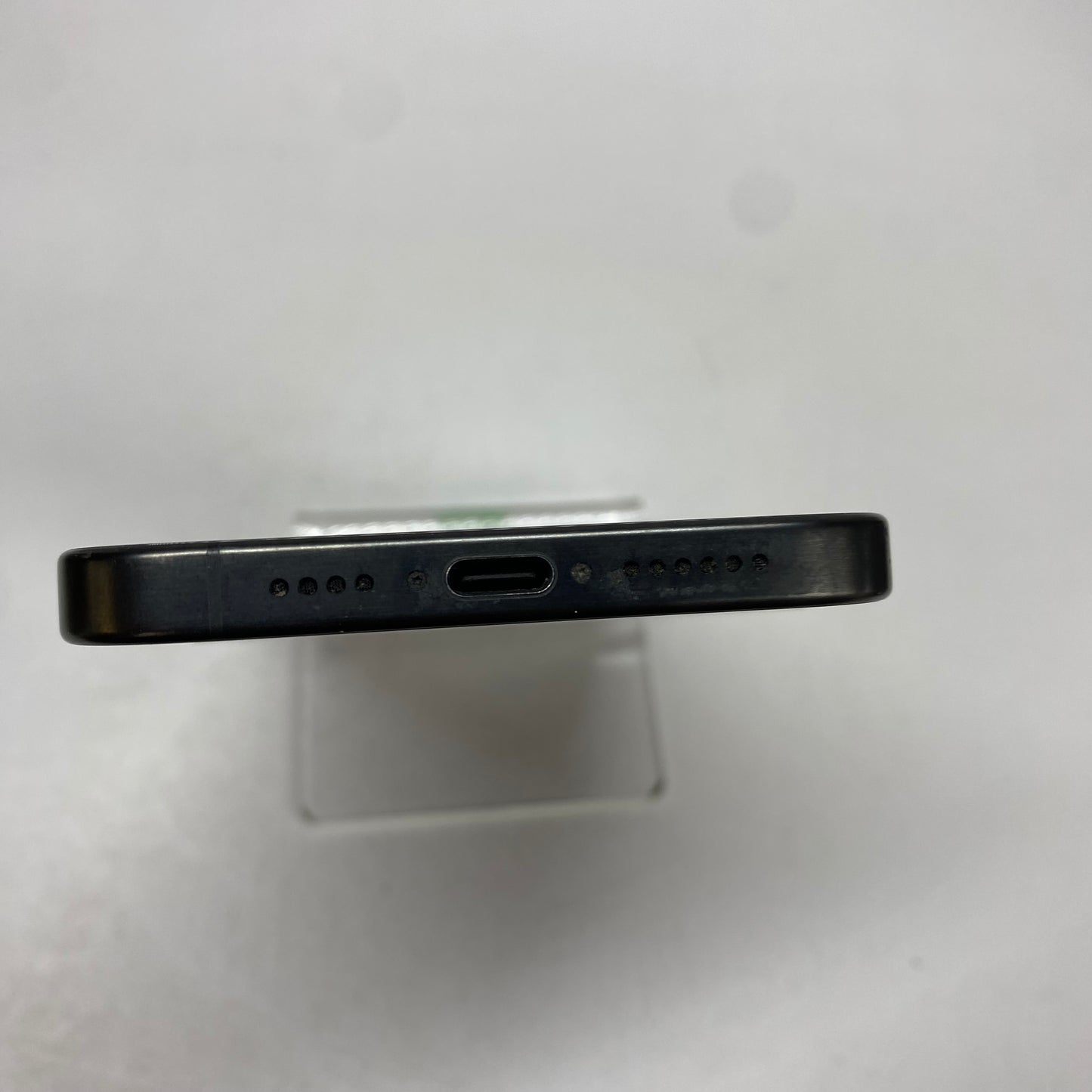 Unlocked Apple iPhone 15 Pro Max 512GB 18.2.1 Black Titanium MU6A3LL/A