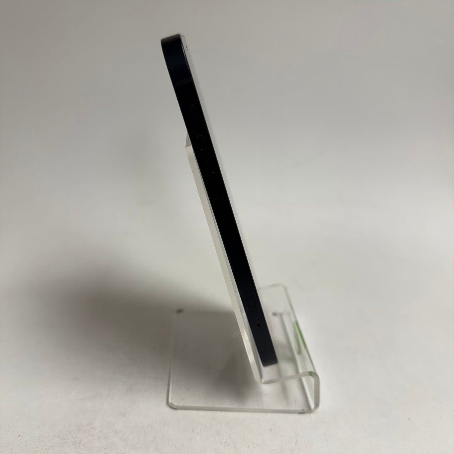 Broken Unlocked Apple iPhone 12 256GB 18.7.1 MGFF3LL/A Bad Batt