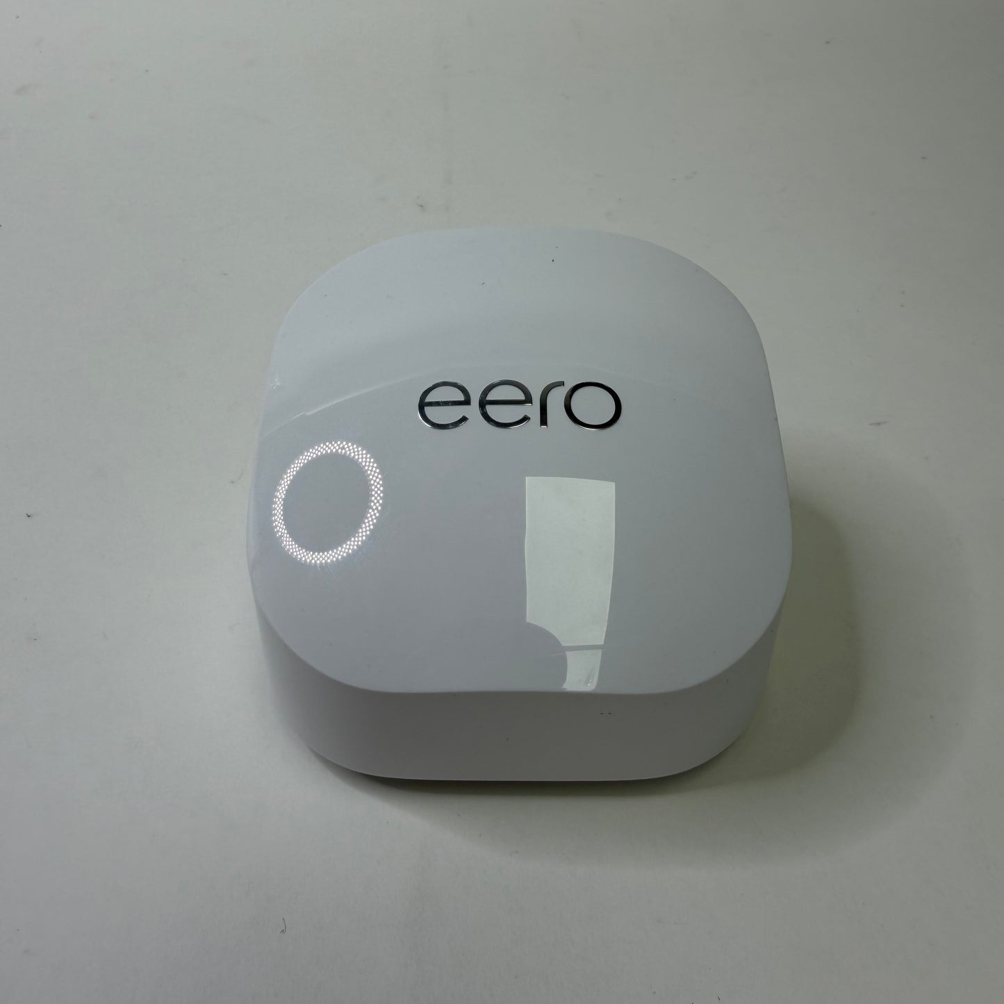 eero 6+ Dual Band WiFi 6 R010001 Dual-band mesh Wi-Fi 6 Router