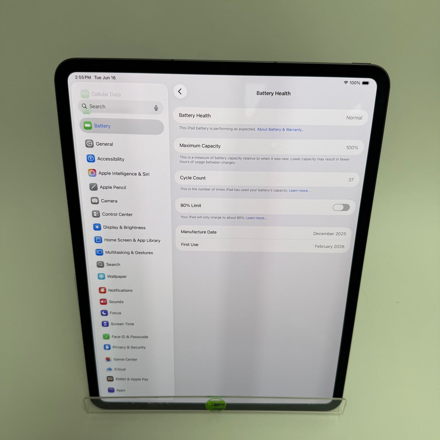 Factory Unlocked Apple iPad Pro 13" M5 256GB Space Black ME7W4LL/A