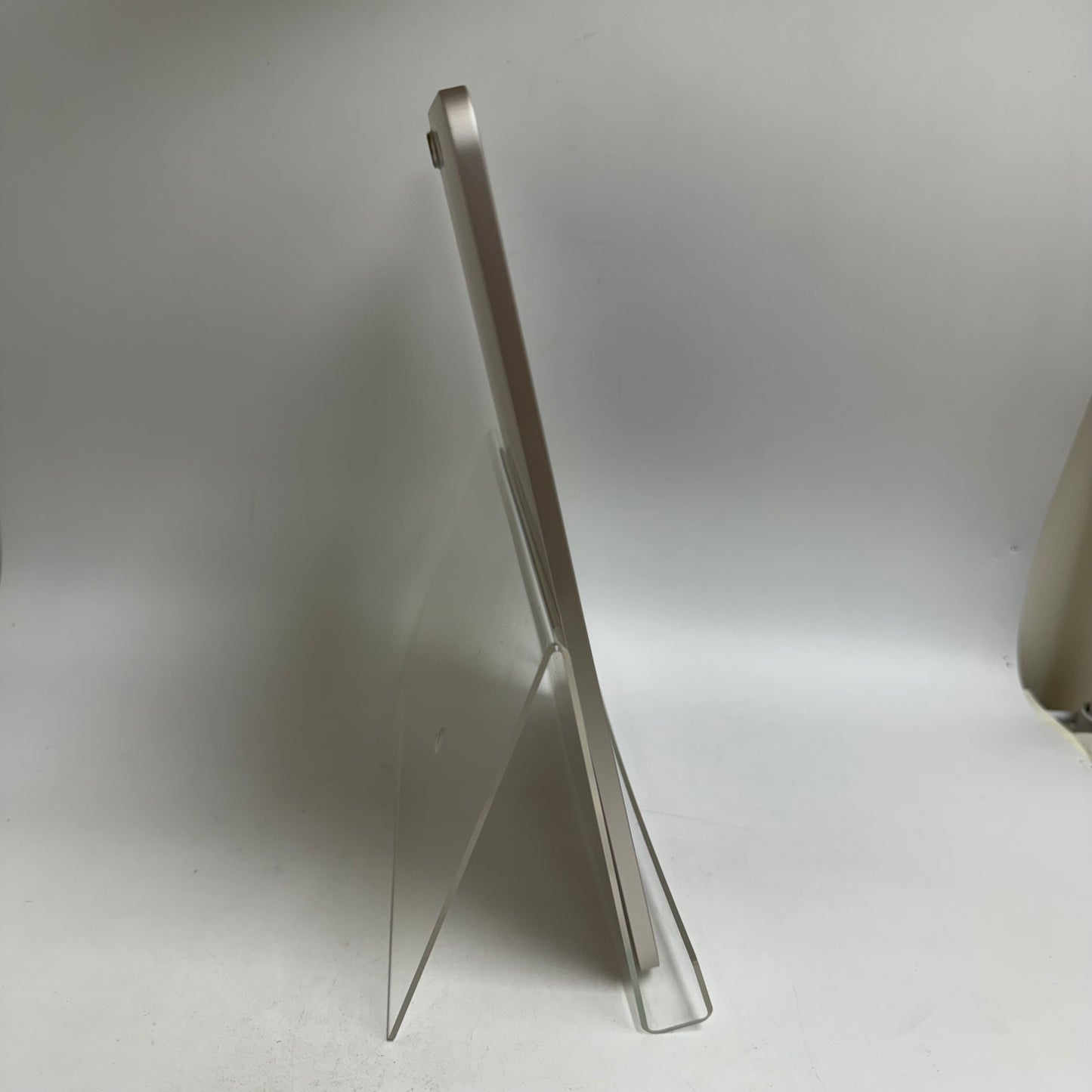 WiFi Only Apple iPad Air 11" M3 128GB Starlight MC9Y4LL/A