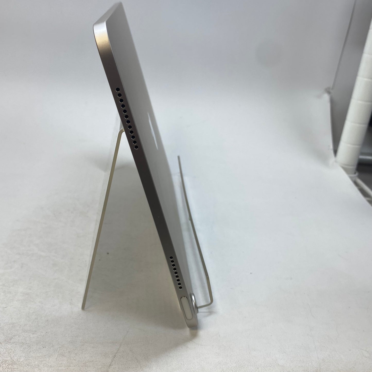 WiFi Only Apple iPad Air 11" M2 256GB Starlight MUWJ3LL/A