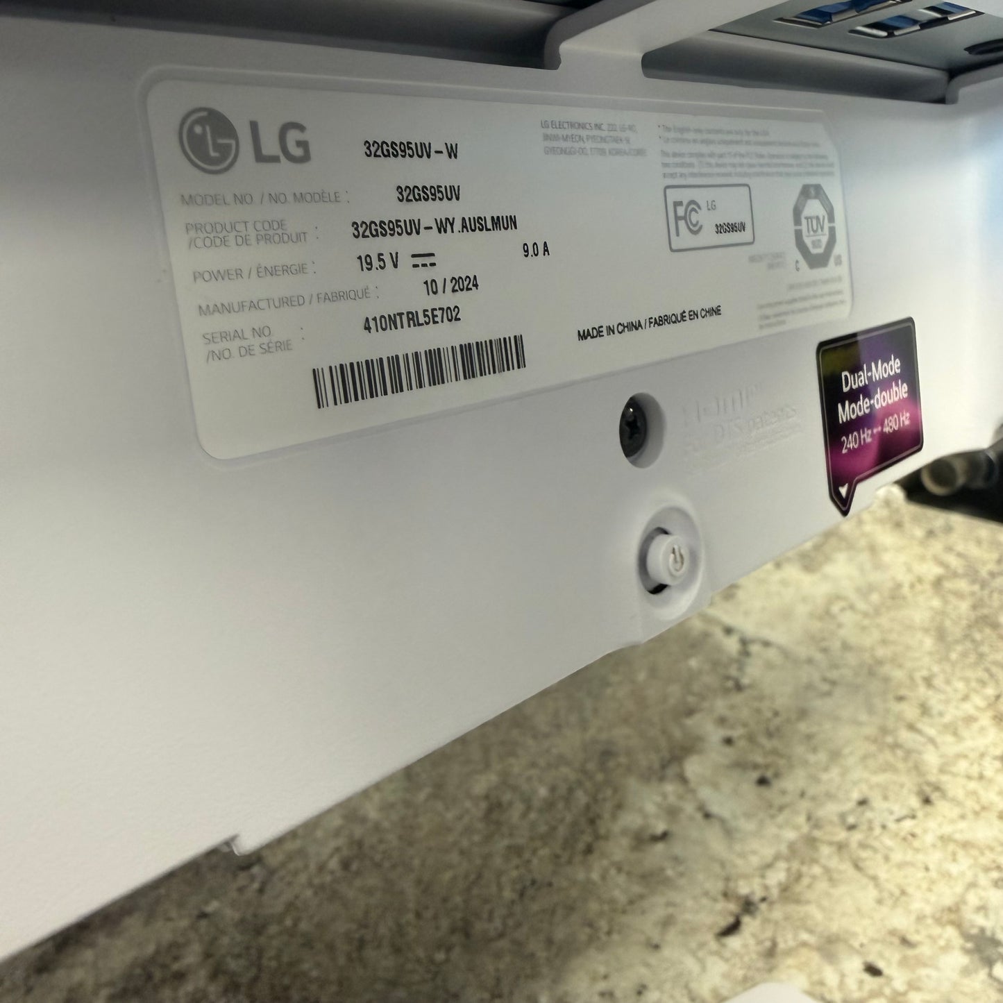 LG 32" 32GS95UV-W 4K UHD Ultragear OLED 240Hz Gaming Monitor