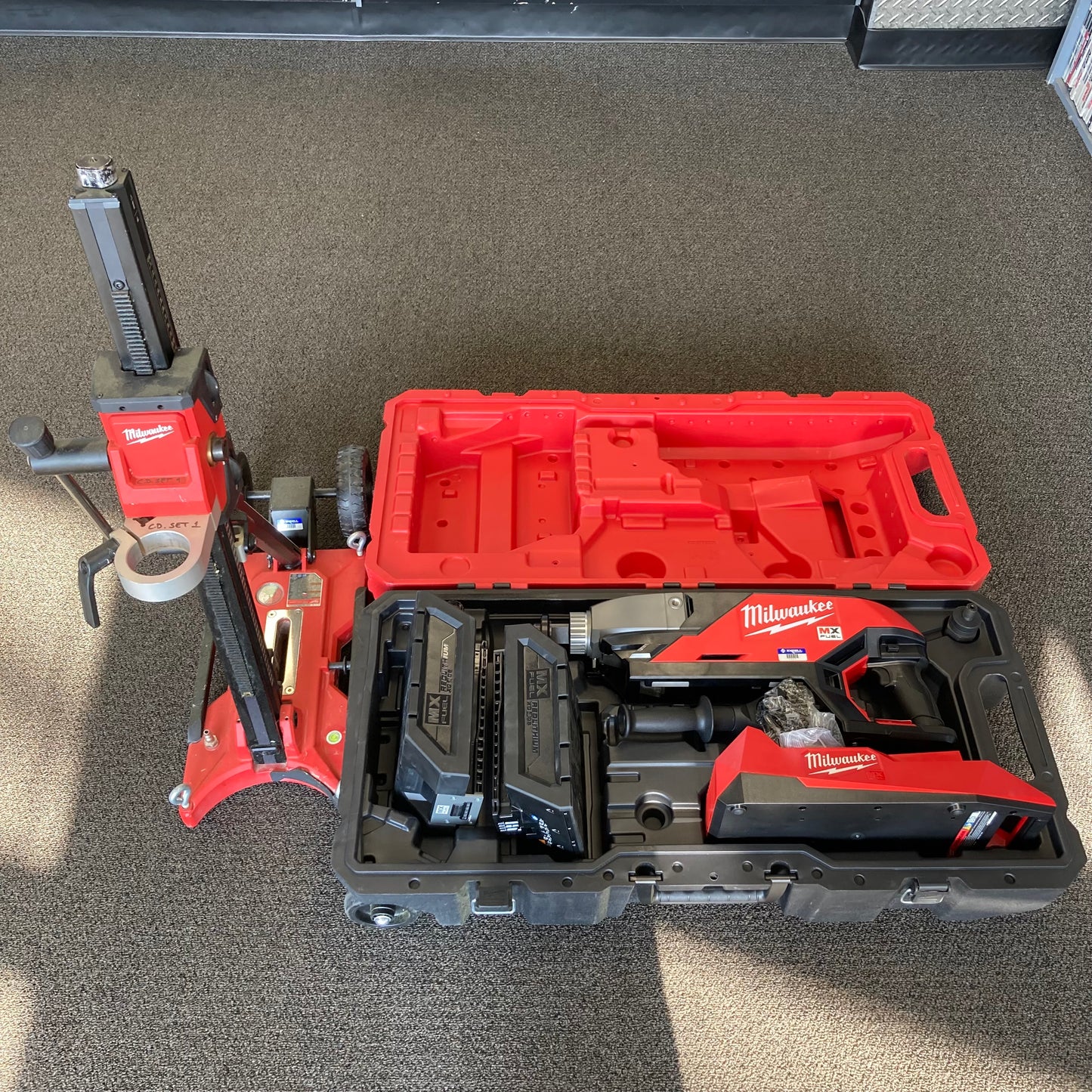 Milwaukee MXF301-2CXS MX Fuel 72V Handheld Core Drill Kit